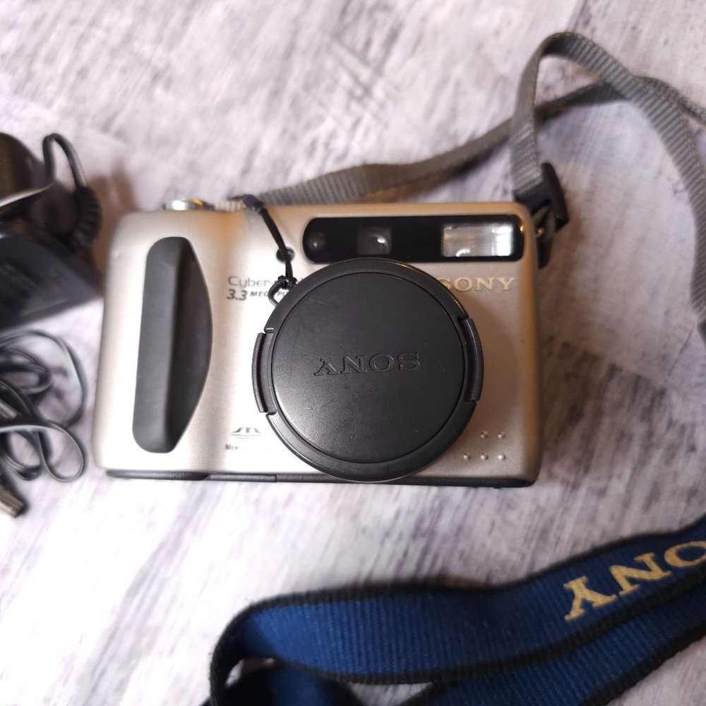 Sony Cybershot 3.3 Megapixel Digital Camera with 8MB Sony Memory Stick - Picture 6 of 14